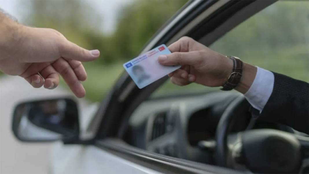 Trafik canavarlarına kötü haber! Yeni trafik cezaları dudak uçuklatıyor: Hangi ceza ne kadar zamlandı? 8